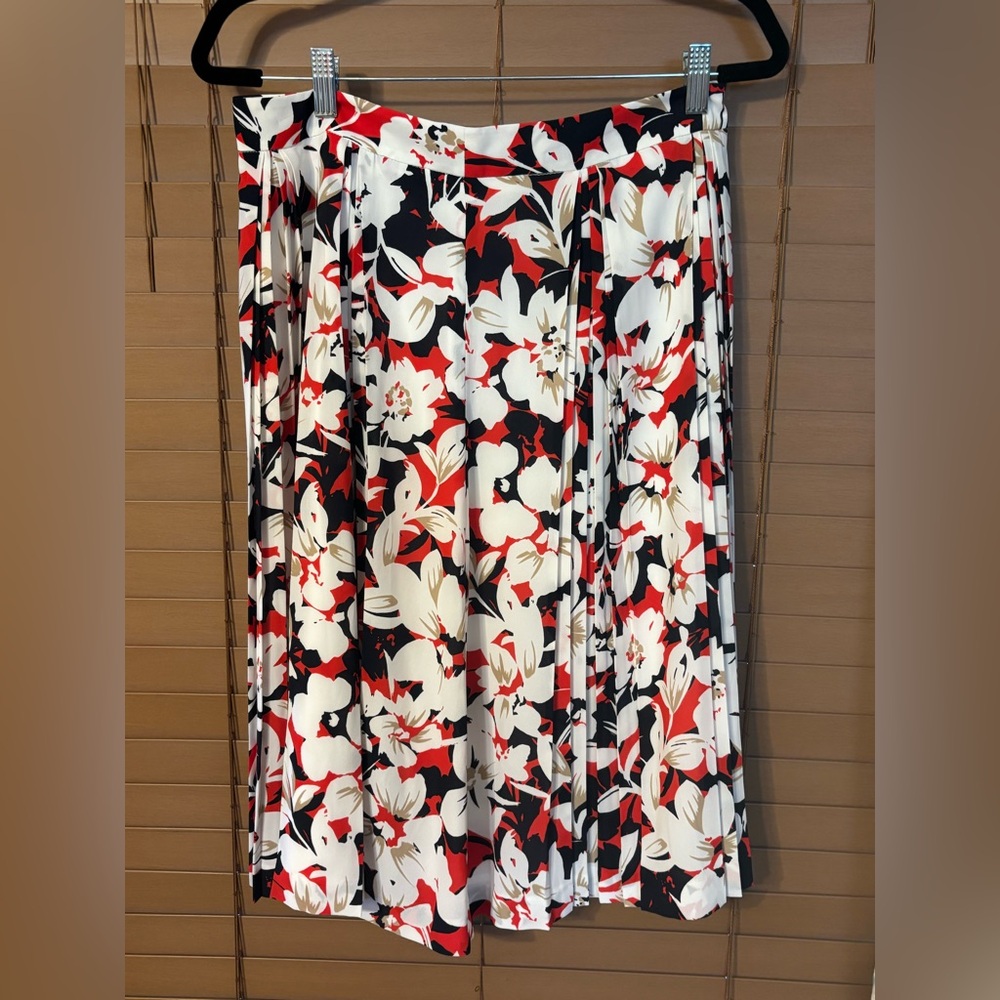 Karl Lagerfeld Women’s Floral Skirt Size 10 Pleated